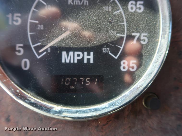 image for item DE6089 1999 International Paystar 5000 crane truck