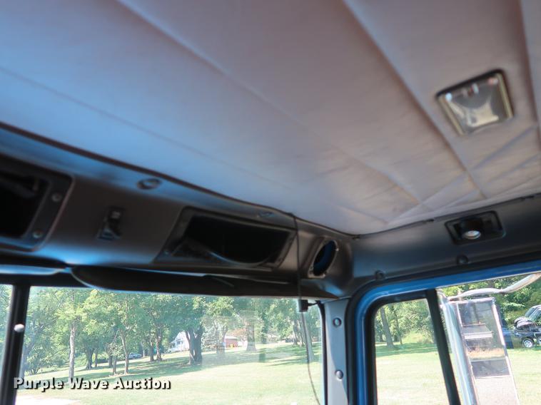 image for item DE6089 1999 International Paystar 5000 crane truck