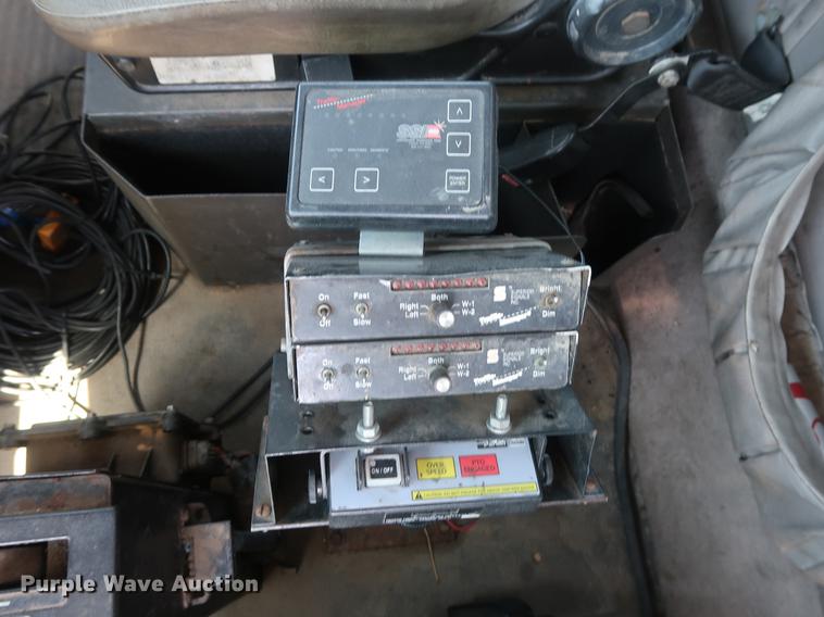 image for item DE6089 1999 International Paystar 5000 crane truck