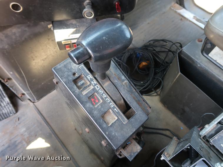 image for item DE6089 1999 International Paystar 5000 crane truck