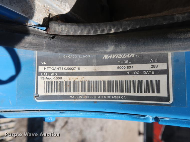 image for item DE6089 1999 International Paystar 5000 crane truck