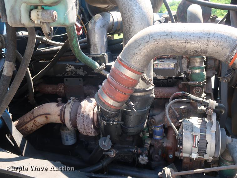 image for item DE6089 1999 International Paystar 5000 crane truck