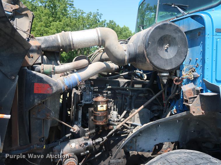 image for item DE6089 1999 International Paystar 5000 crane truck