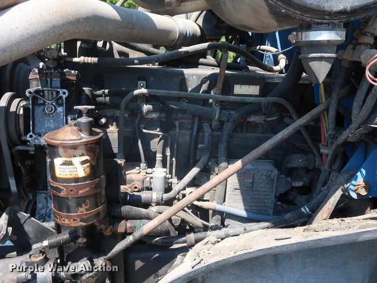 image for item DE6089 1999 International Paystar 5000 crane truck