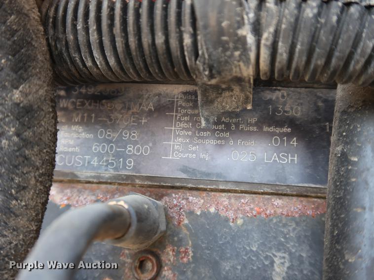 image for item DE6089 1999 International Paystar 5000 crane truck