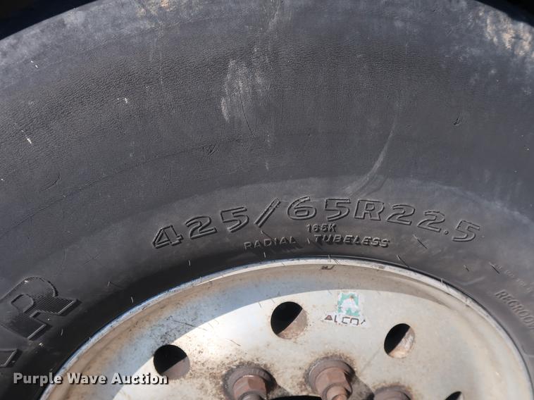 image for item DE6089 1999 International Paystar 5000 crane truck