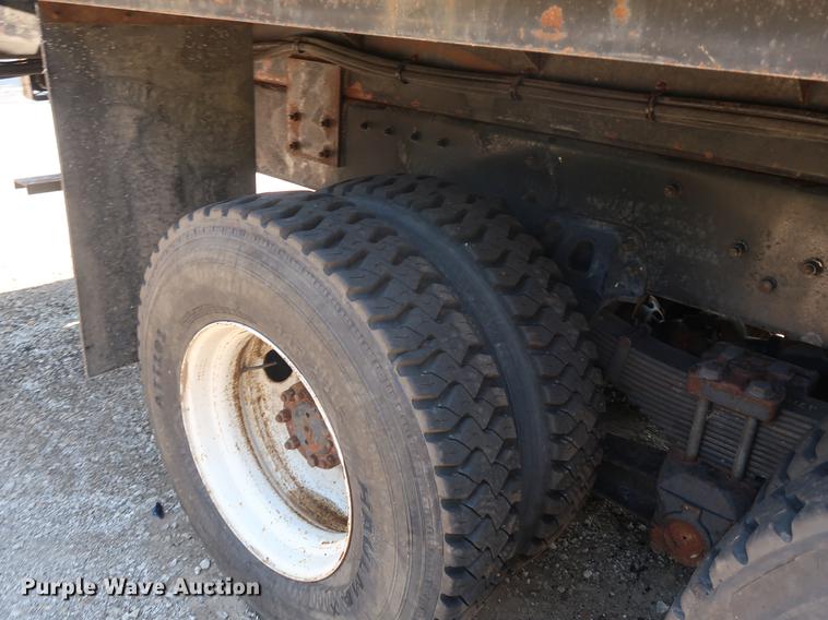 image for item DE6089 1999 International Paystar 5000 crane truck