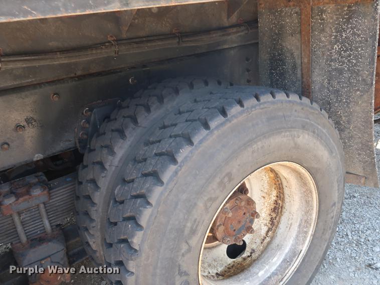 image for item DE6089 1999 International Paystar 5000 crane truck