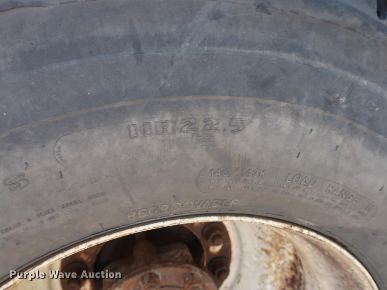 image for item DE6089 1999 International Paystar 5000 crane truck