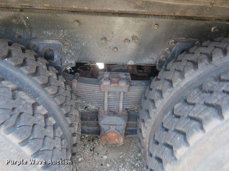 image for item DE6089 1999 International Paystar 5000 crane truck