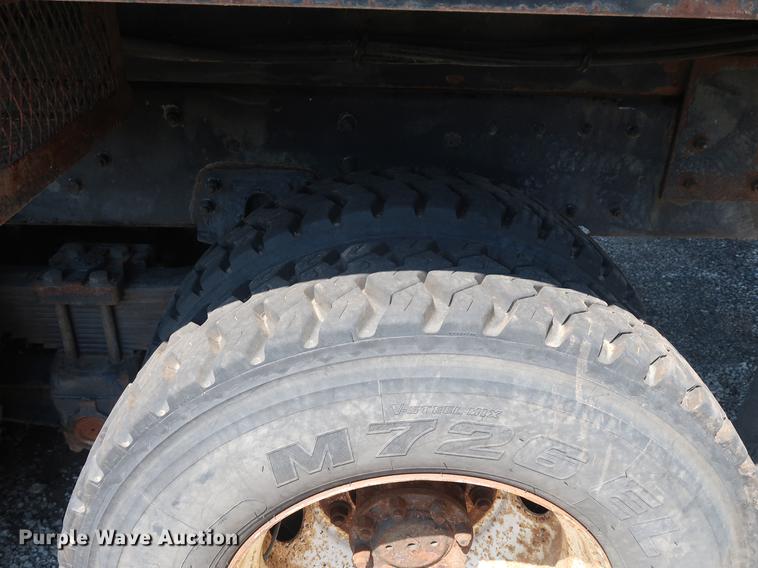 image for item DE6089 1999 International Paystar 5000 crane truck