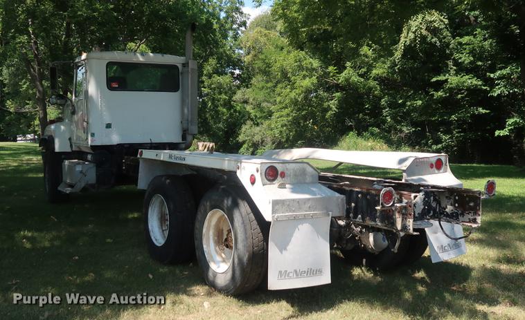 image for item DE6093 2002 Case International 5500i truck cab and chassis