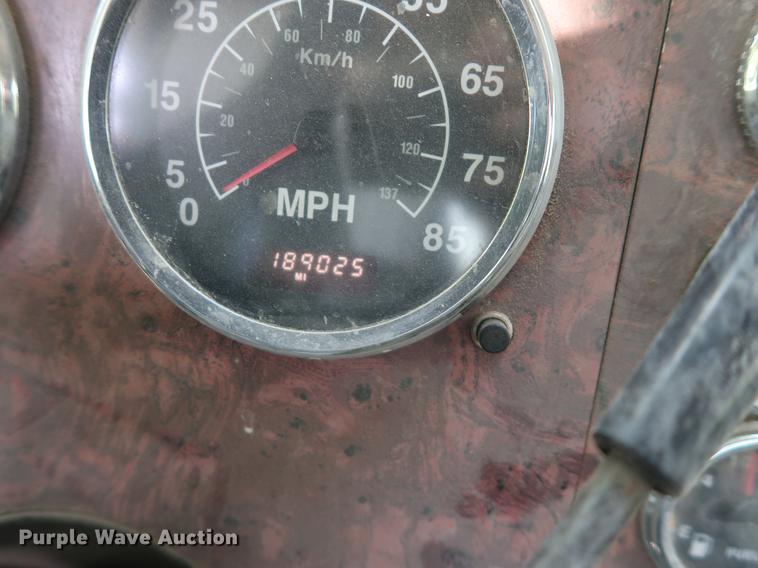 image for item DE6093 2002 Case International 5500i truck cab and chassis