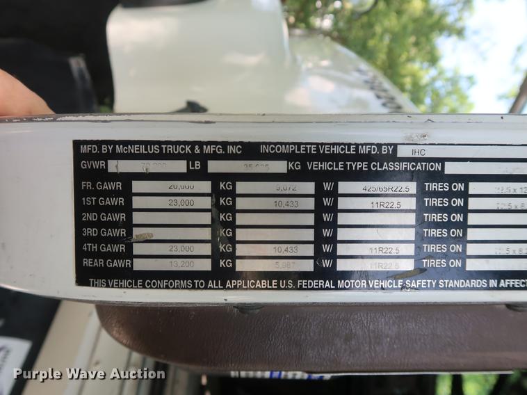 image for item DE6093 2002 Case International 5500i truck cab and chassis