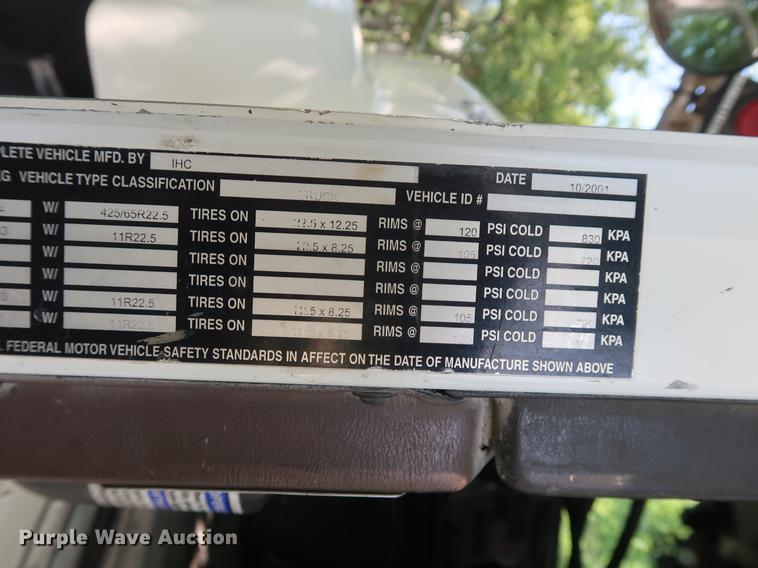 image for item DE6093 2002 Case International 5500i truck cab and chassis