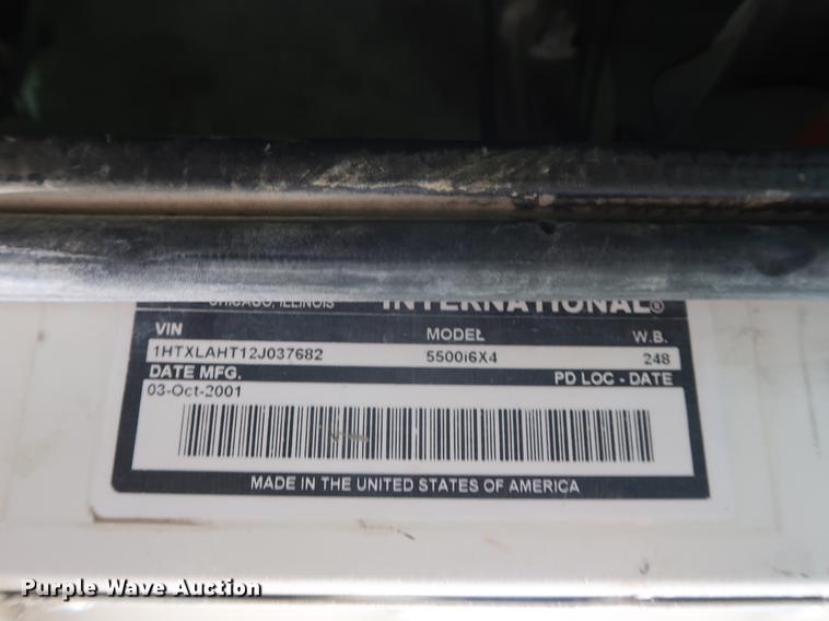 image for item DE6093 2002 Case International 5500i truck cab and chassis