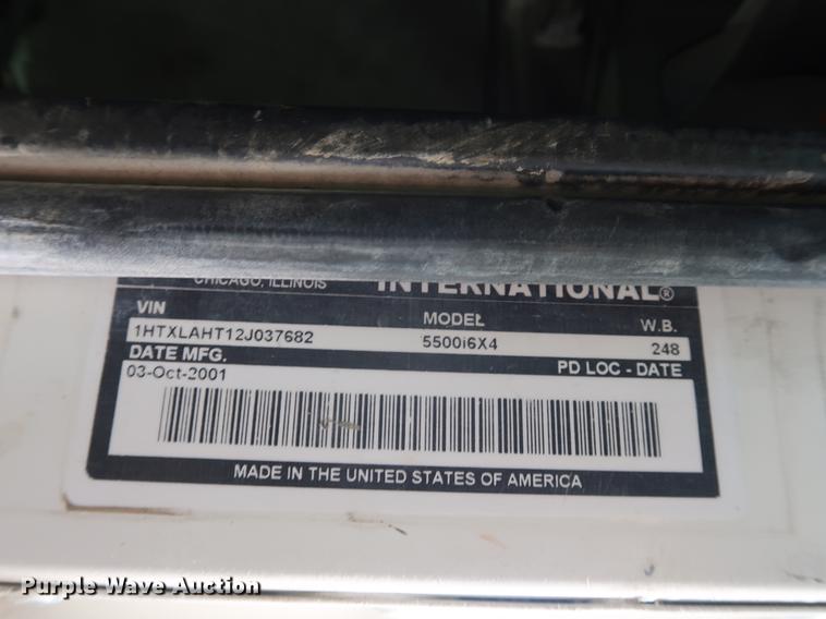 image for item DE6093 2002 Case International 5500i truck cab and chassis