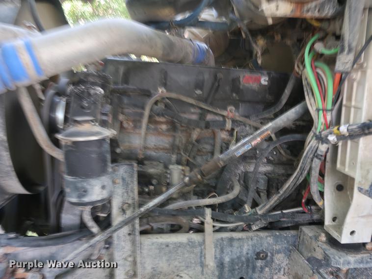 image for item DE6093 2002 Case International 5500i truck cab and chassis