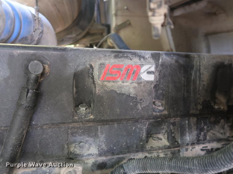 image for item DE6093 2002 Case International 5500i truck cab and chassis