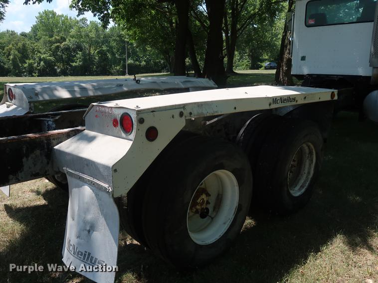 image for item DE6093 2002 Case International 5500i truck cab and chassis