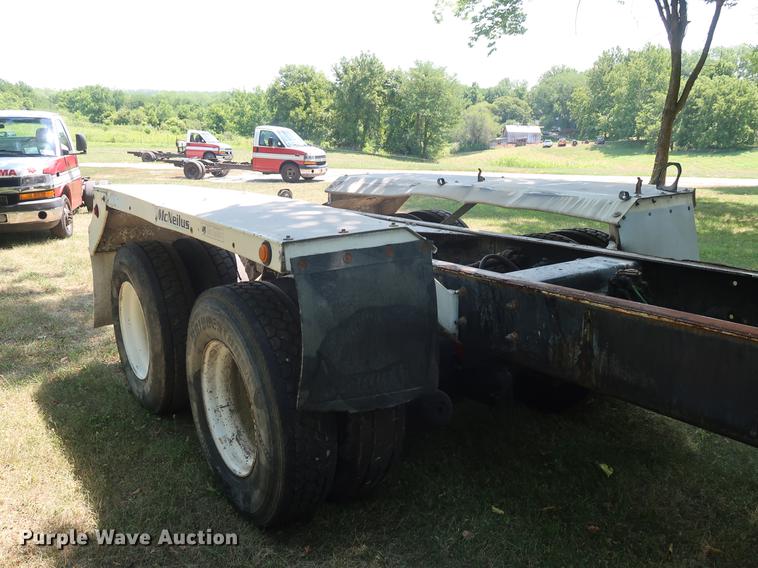 image for item DE6093 2002 Case International 5500i truck cab and chassis