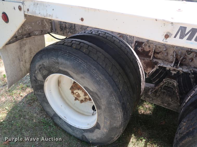 image for item DE6093 2002 Case International 5500i truck cab and chassis