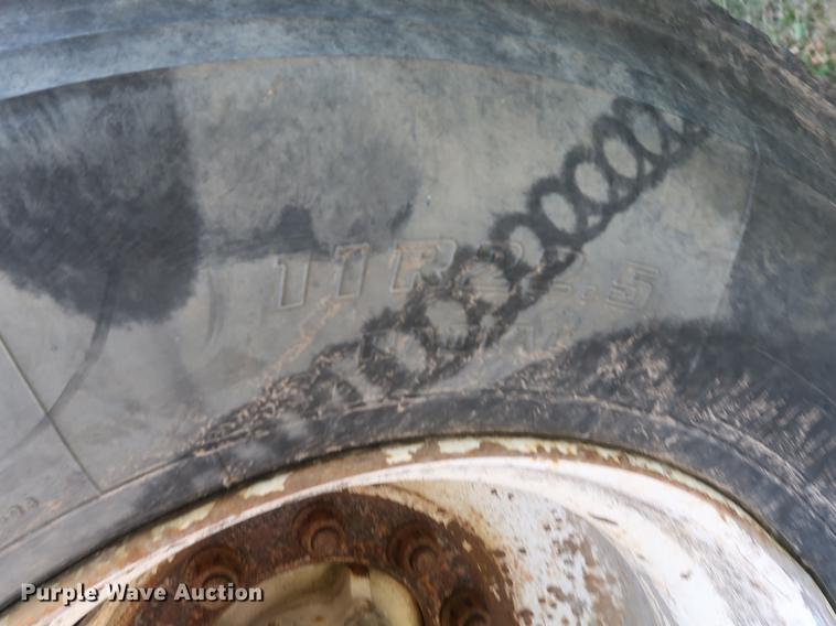 image for item DE6093 2002 Case International 5500i truck cab and chassis