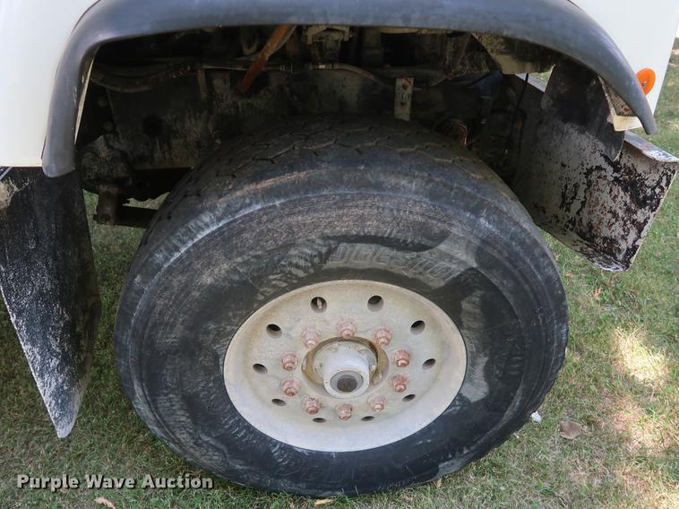 image for item DE6093 2002 Case International 5500i truck cab and chassis