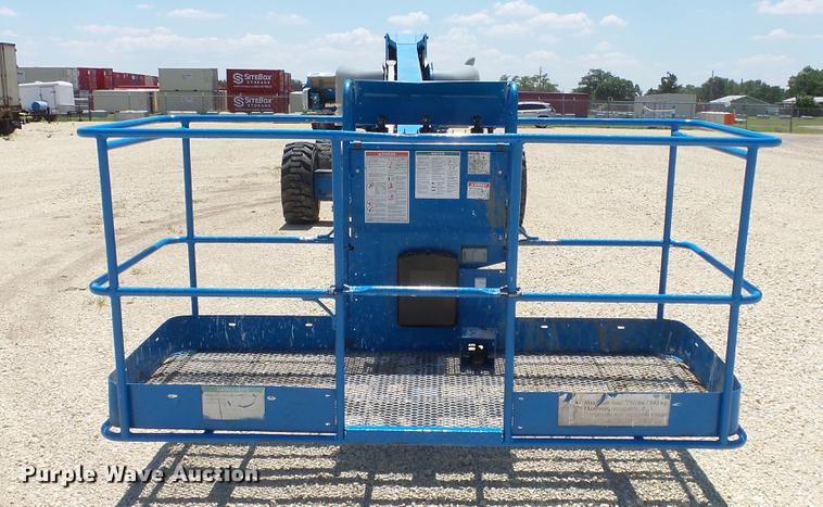 image for item DE7189 2006 Genie S80 boom lift