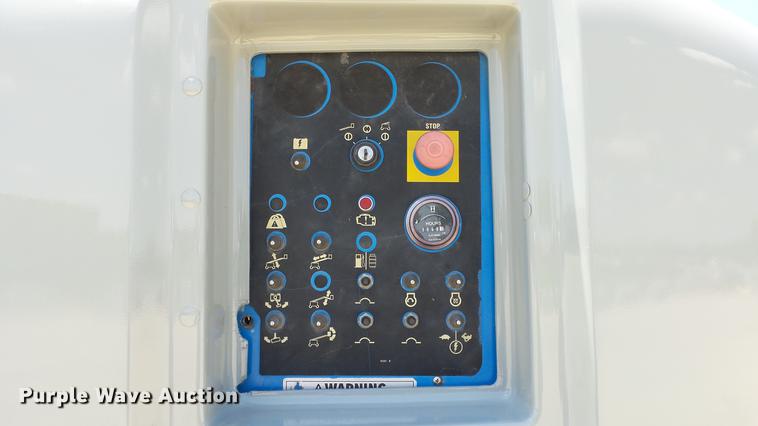 image for item DE7189 2006 Genie S80 boom lift