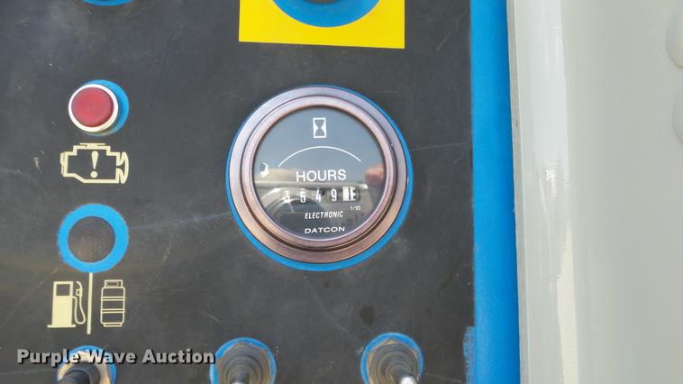 image for item DE7189 2006 Genie S80 boom lift