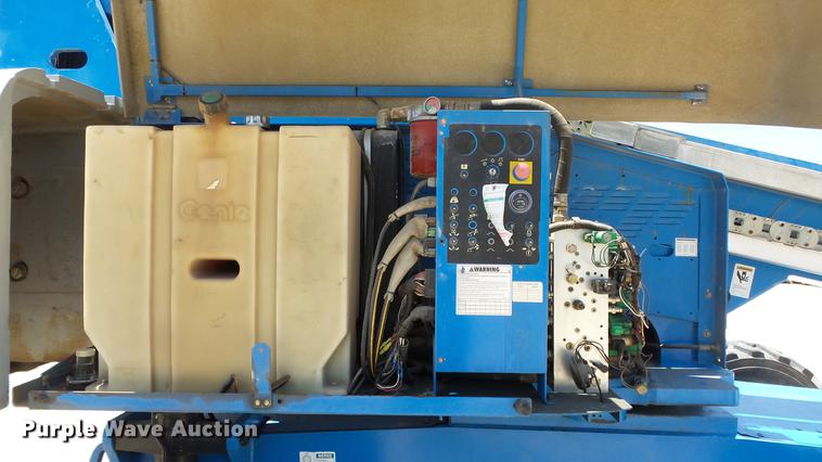image for item DE7189 2006 Genie S80 boom lift
