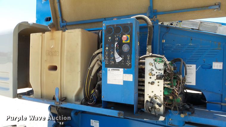 image for item DE7189 2006 Genie S80 boom lift