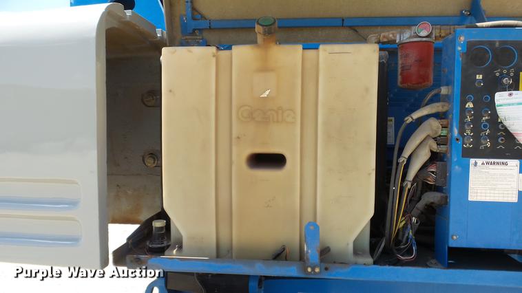 image for item DE7189 2006 Genie S80 boom lift
