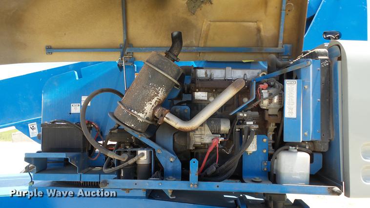 image for item DE7189 2006 Genie S80 boom lift