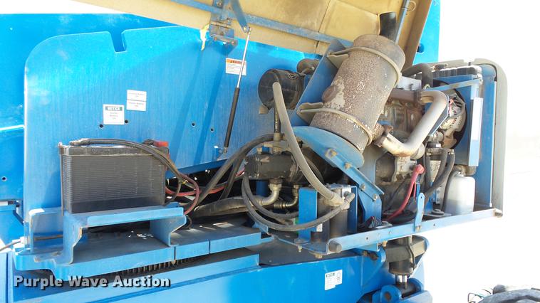 image for item DE7189 2006 Genie S80 boom lift