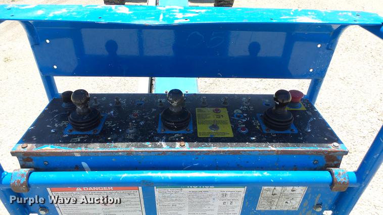 image for item DE7189 2006 Genie S80 boom lift