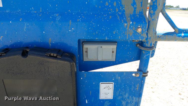 image for item DE7189 2006 Genie S80 boom lift