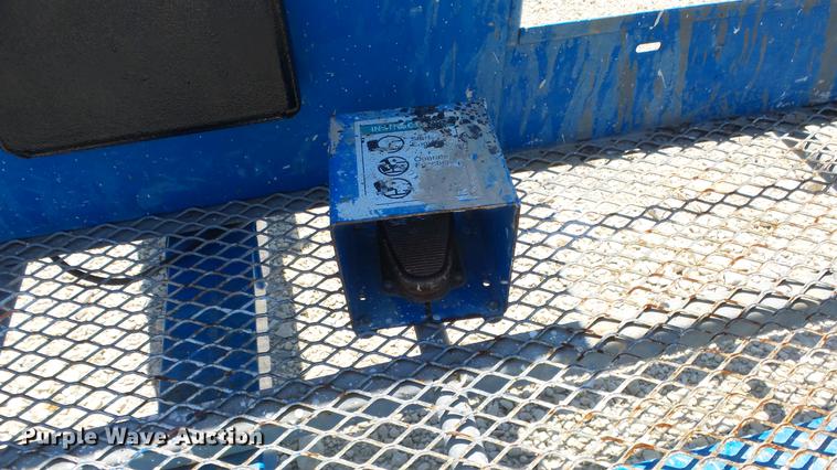 image for item DE7189 2006 Genie S80 boom lift