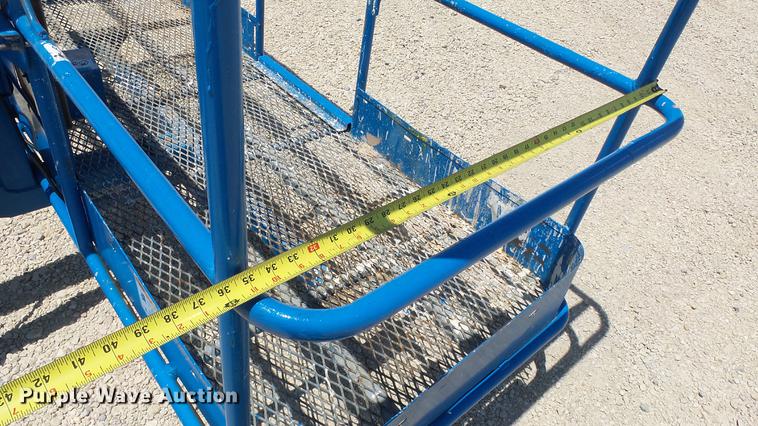 image for item DE7189 2006 Genie S80 boom lift