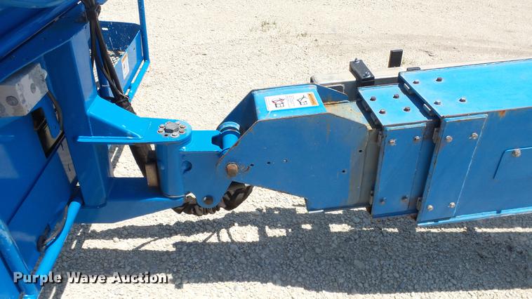 image for item DE7189 2006 Genie S80 boom lift