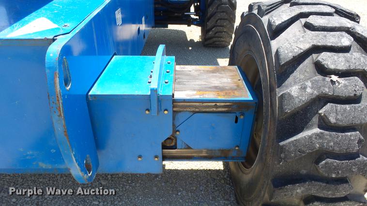 image for item DE7189 2006 Genie S80 boom lift