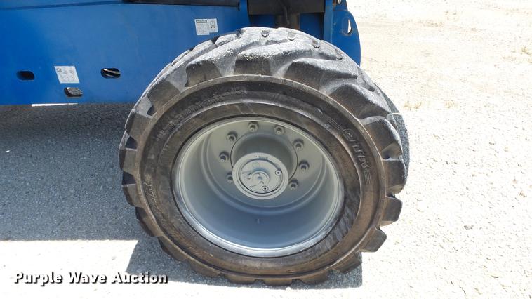 image for item DE7189 2006 Genie S80 boom lift