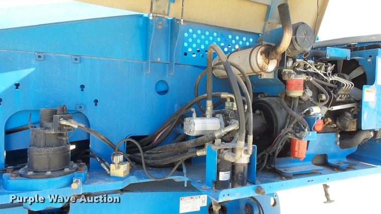 image for item DE7190 2006 Genie S60 boom lift