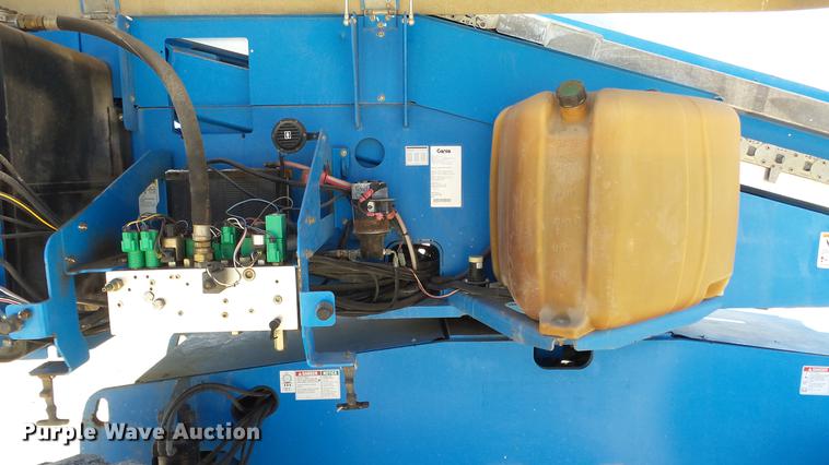 image for item DE7190 2006 Genie S60 boom lift