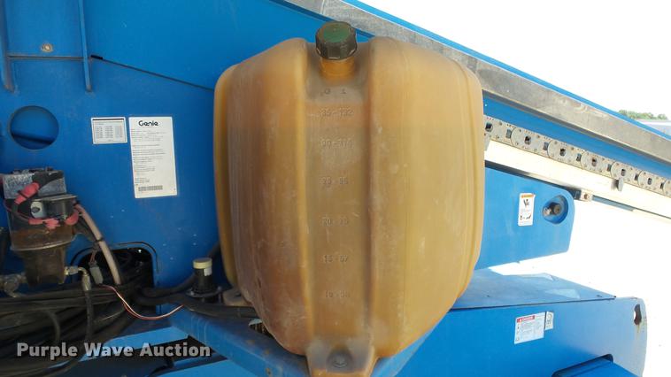 image for item DE7190 2006 Genie S60 boom lift