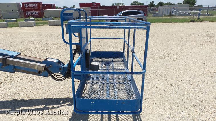 image for item DE7190 2006 Genie S60 boom lift