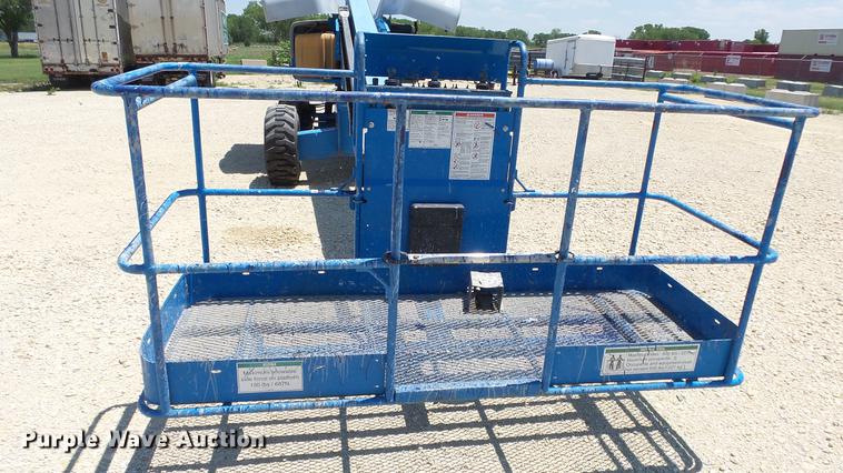 image for item DE7190 2006 Genie S60 boom lift