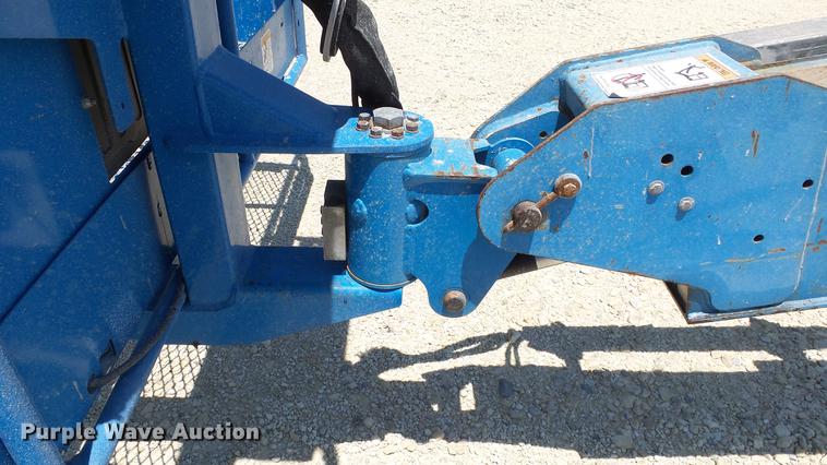 image for item DE7190 2006 Genie S60 boom lift