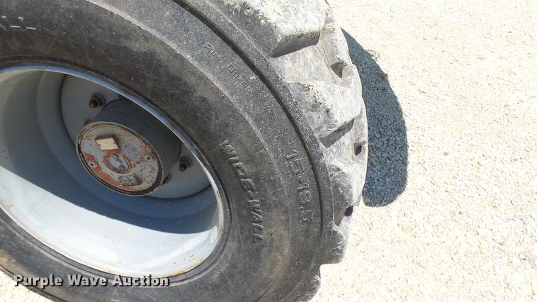 image for item DE7190 2006 Genie S60 boom lift